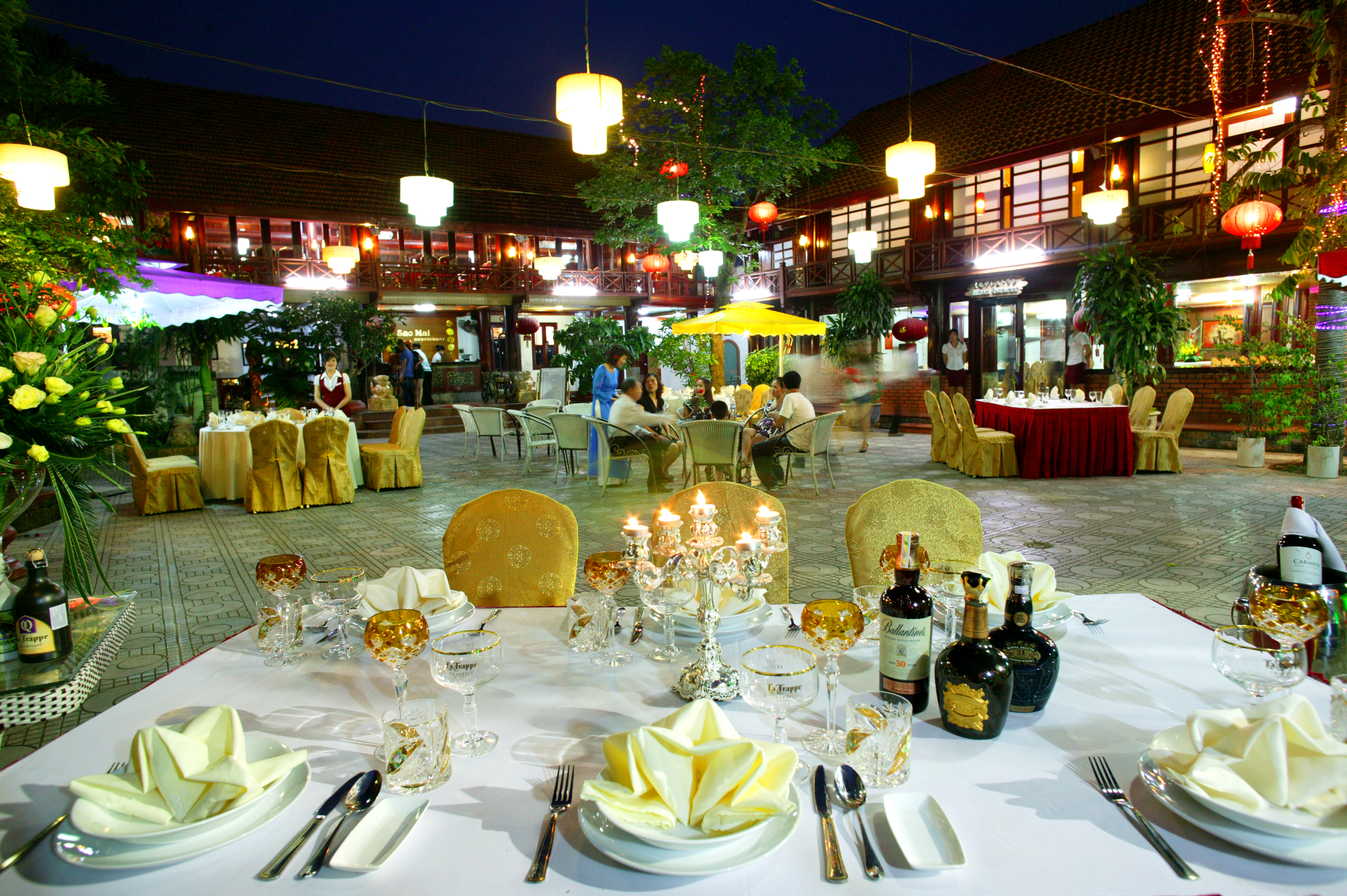 Nhà hàng<br/>Đặc sản<br/>Đồng quê<br/> Sao Mai